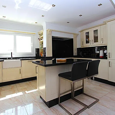 Casa Isabella With Heated Pool Vila